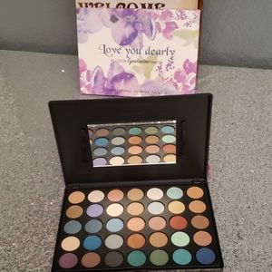 Eye shadow palette